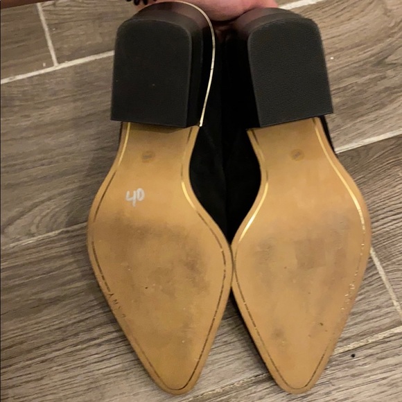 DKNY Pointed Toe Shoe - Picture 3 of 5